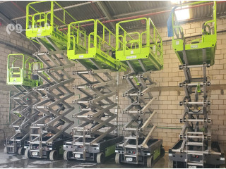 تاجير معدات رفع حديثه كهربائيّة وديزل بجميع الاحجام والارتفاعات